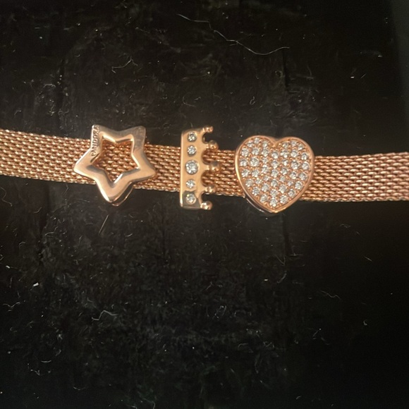 Pandora bracelet new in box with 3 charms - Picture 2 of 3